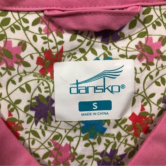 Dansko Women's Pink Scrub Top Shirt Size small - Picture 2 of 6